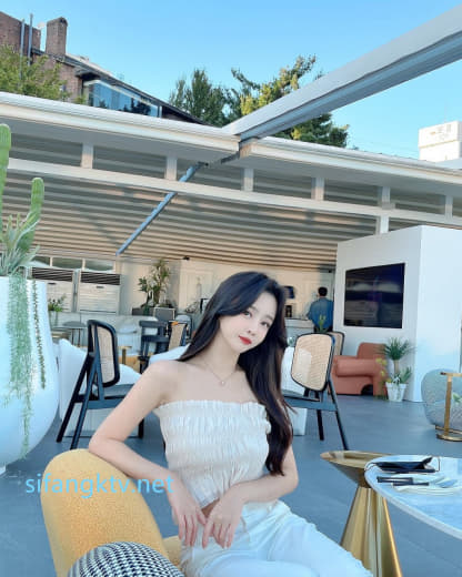【2023_08_02】The_day_I_walked_around_in_a_bikini_It's_only_shown.m4v